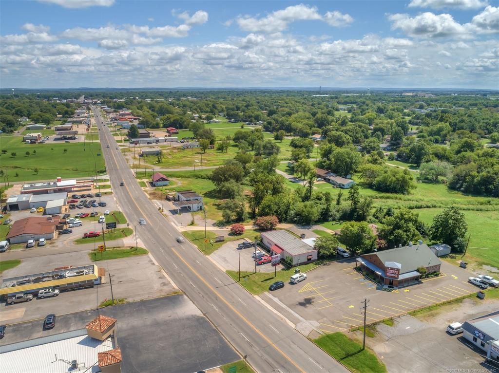 Runts BBQ: 1105 W Cherokee St, Wagoner, OK 74467